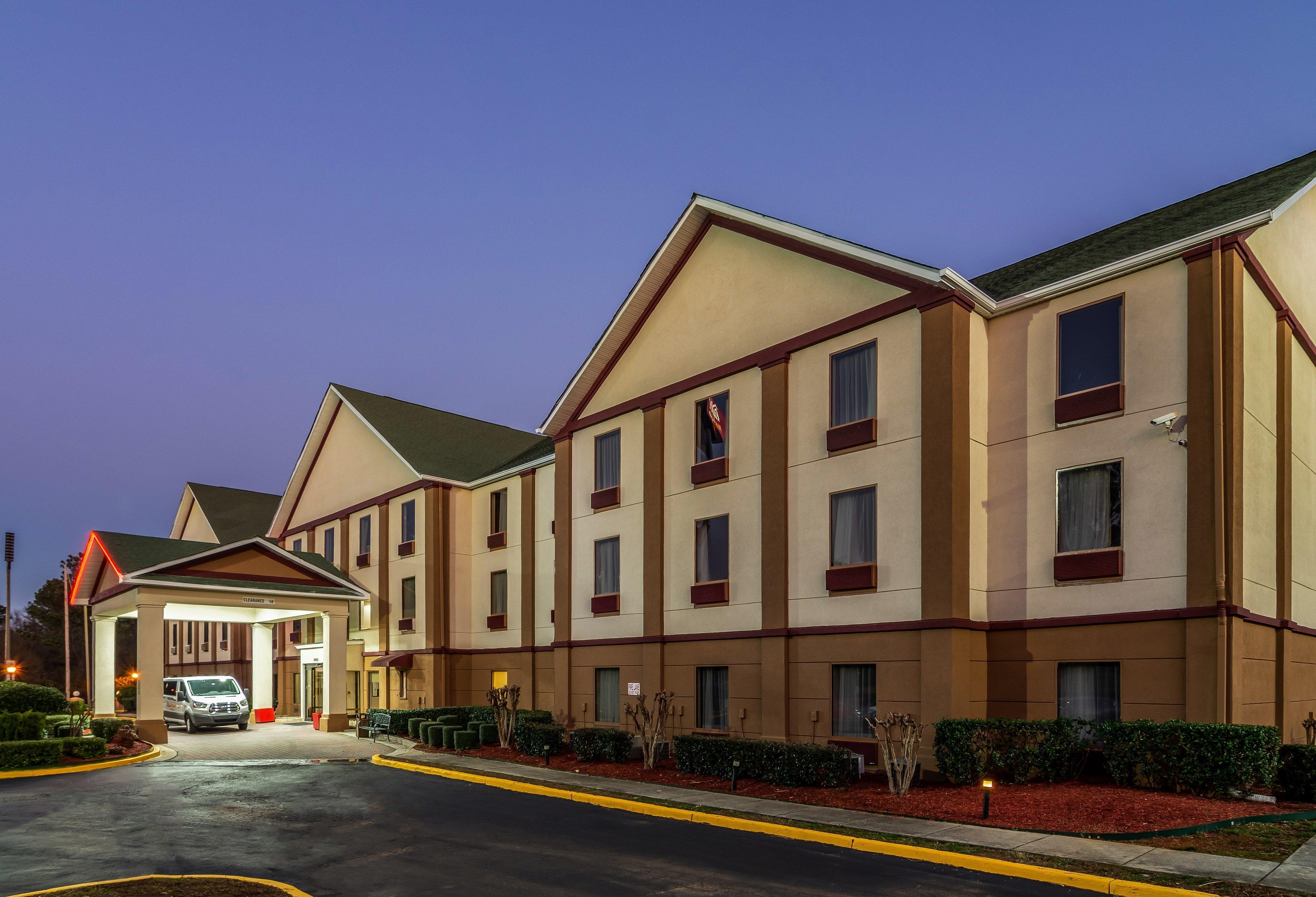 Red Roof Plus+ & Suites Atlanta Airport South Екстериор снимка