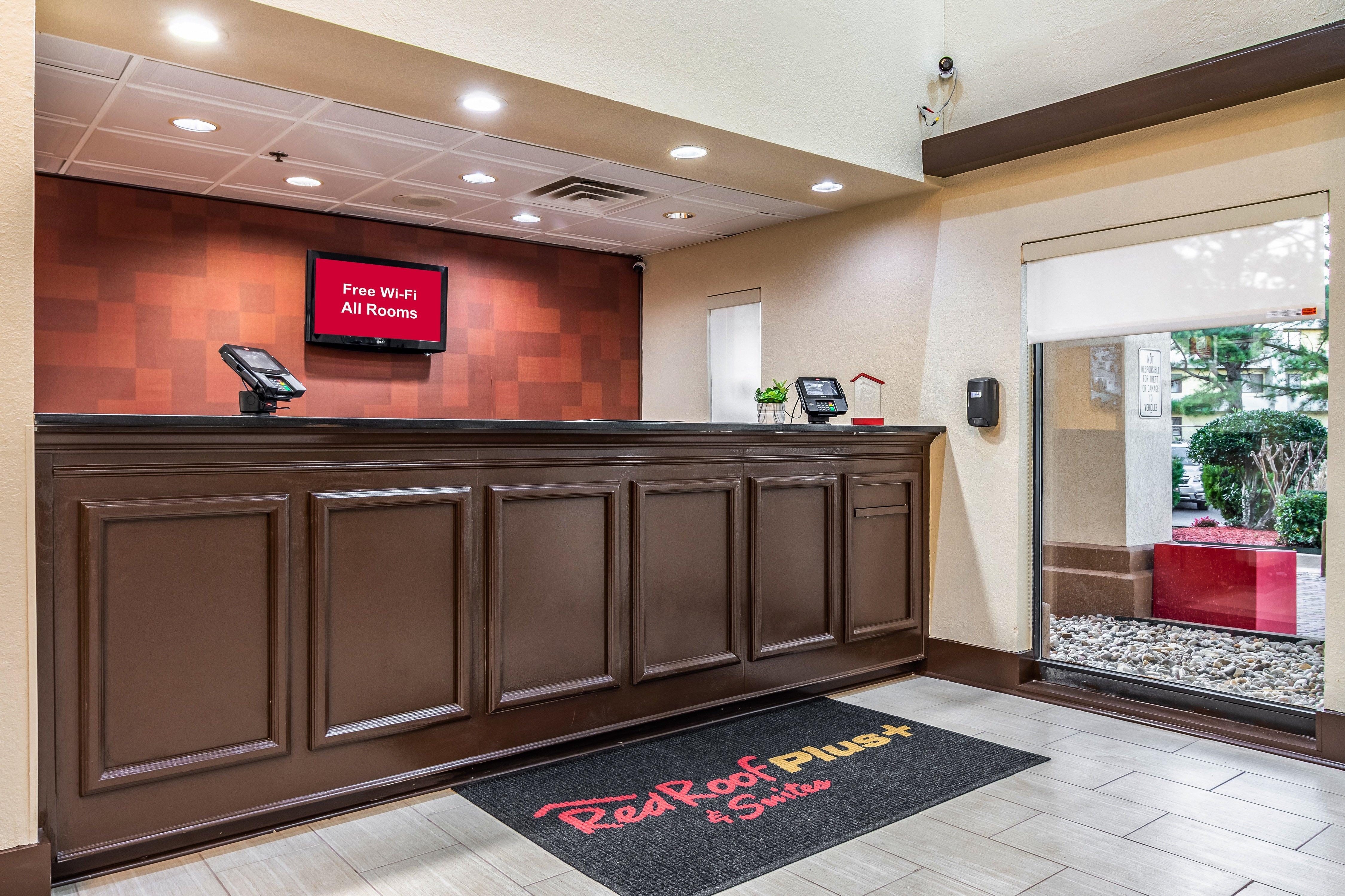 Red Roof Plus+ & Suites Atlanta Airport South Екстериор снимка