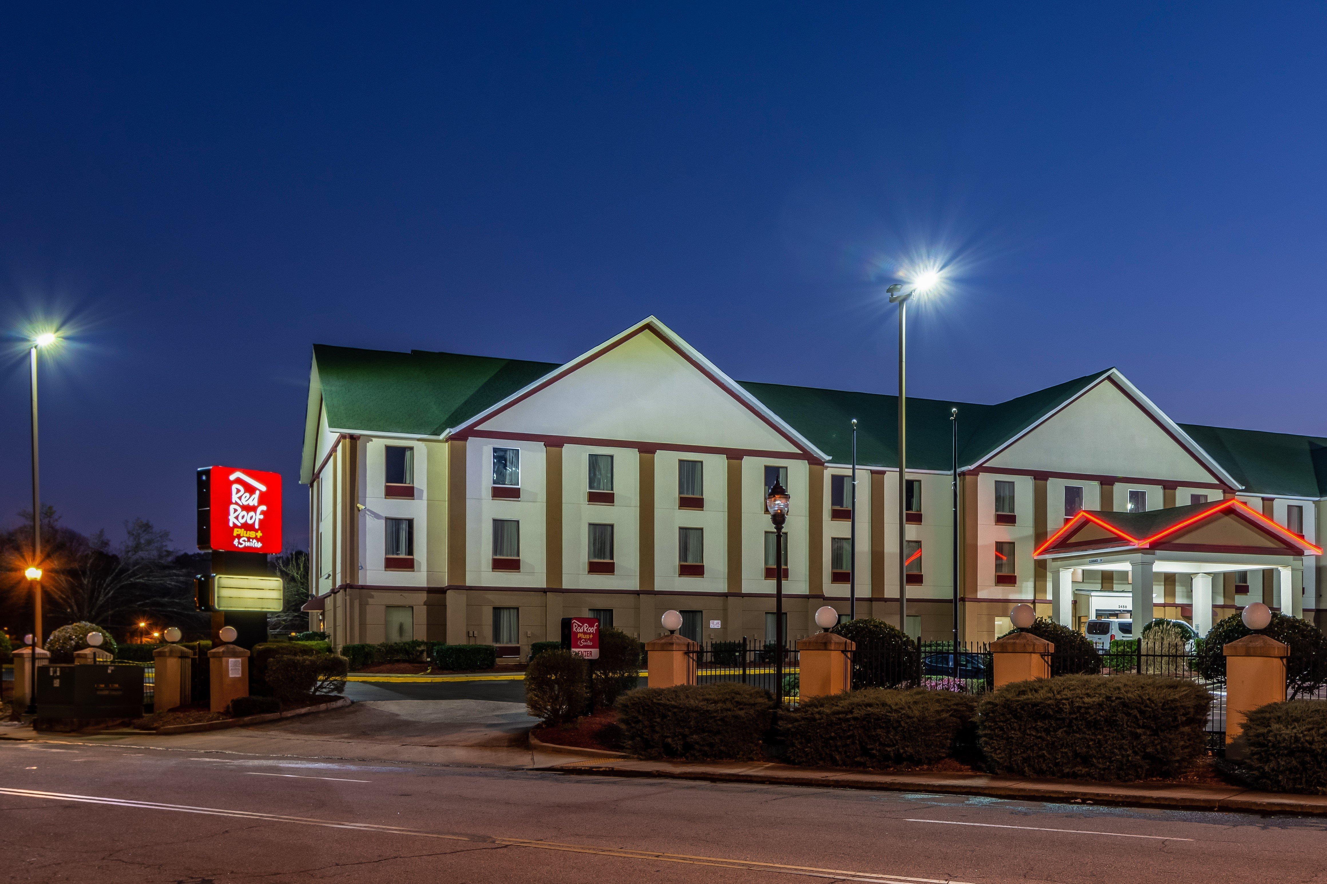 Red Roof Plus+ & Suites Atlanta Airport South Екстериор снимка