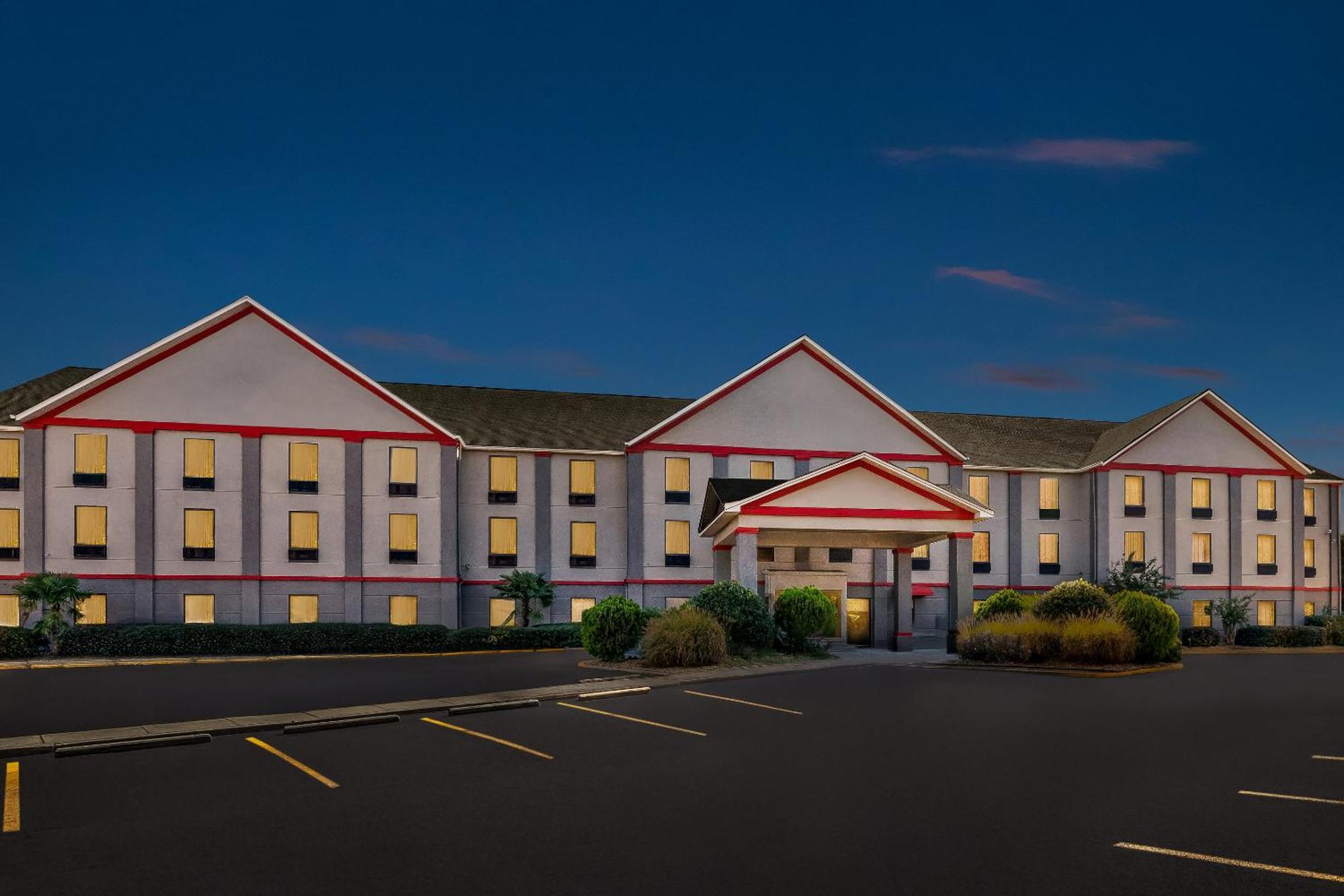 Red Roof Plus+ & Suites Atlanta Airport South College Park Екстериор снимка