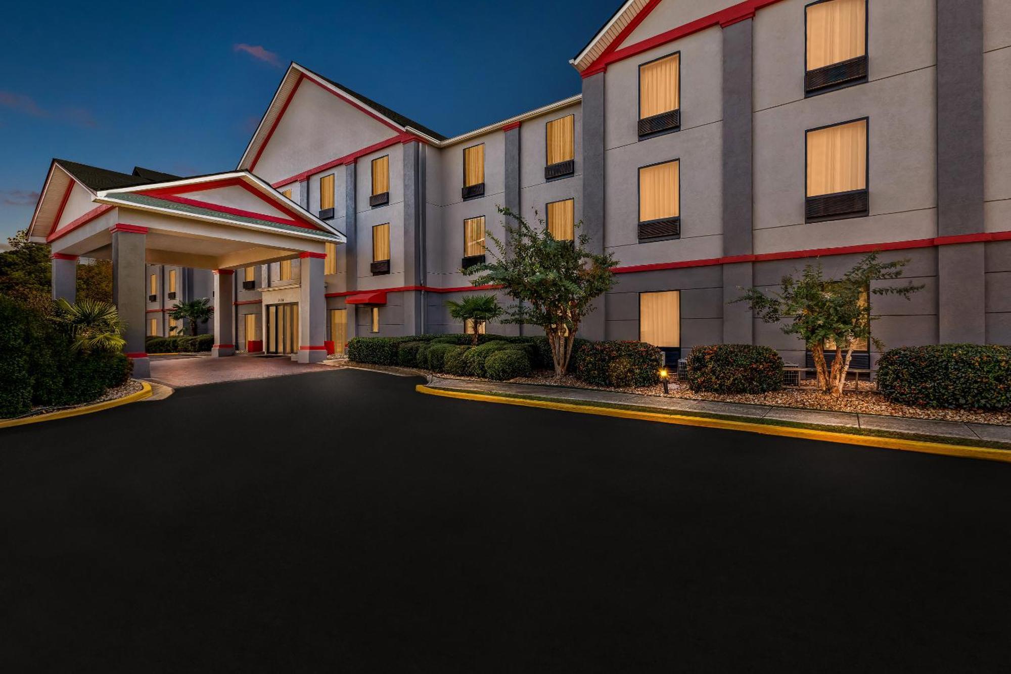 Red Roof Plus+ & Suites Atlanta Airport South College Park Екстериор снимка