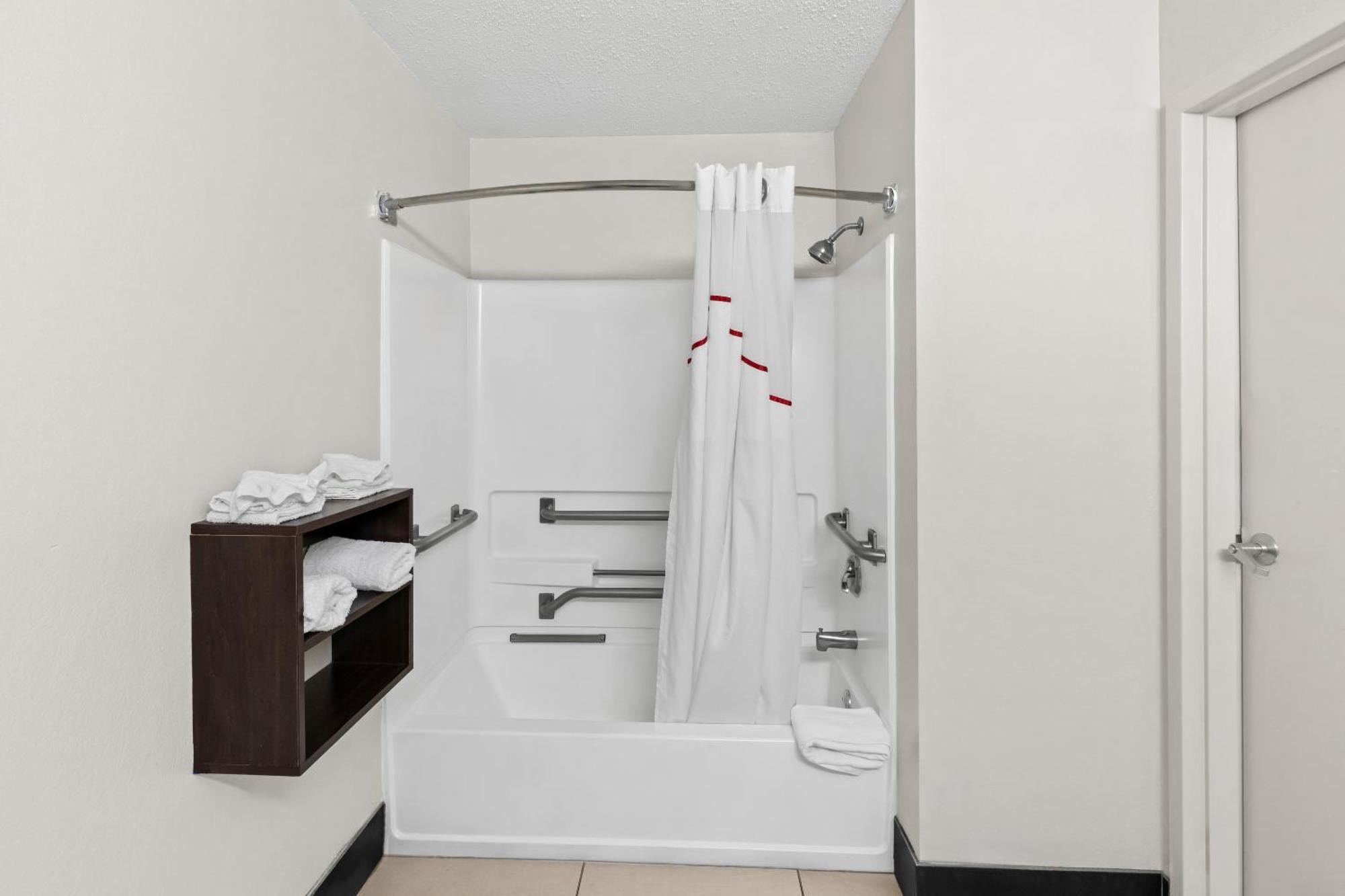Red Roof Plus+ & Suites Atlanta Airport South College Park Екстериор снимка