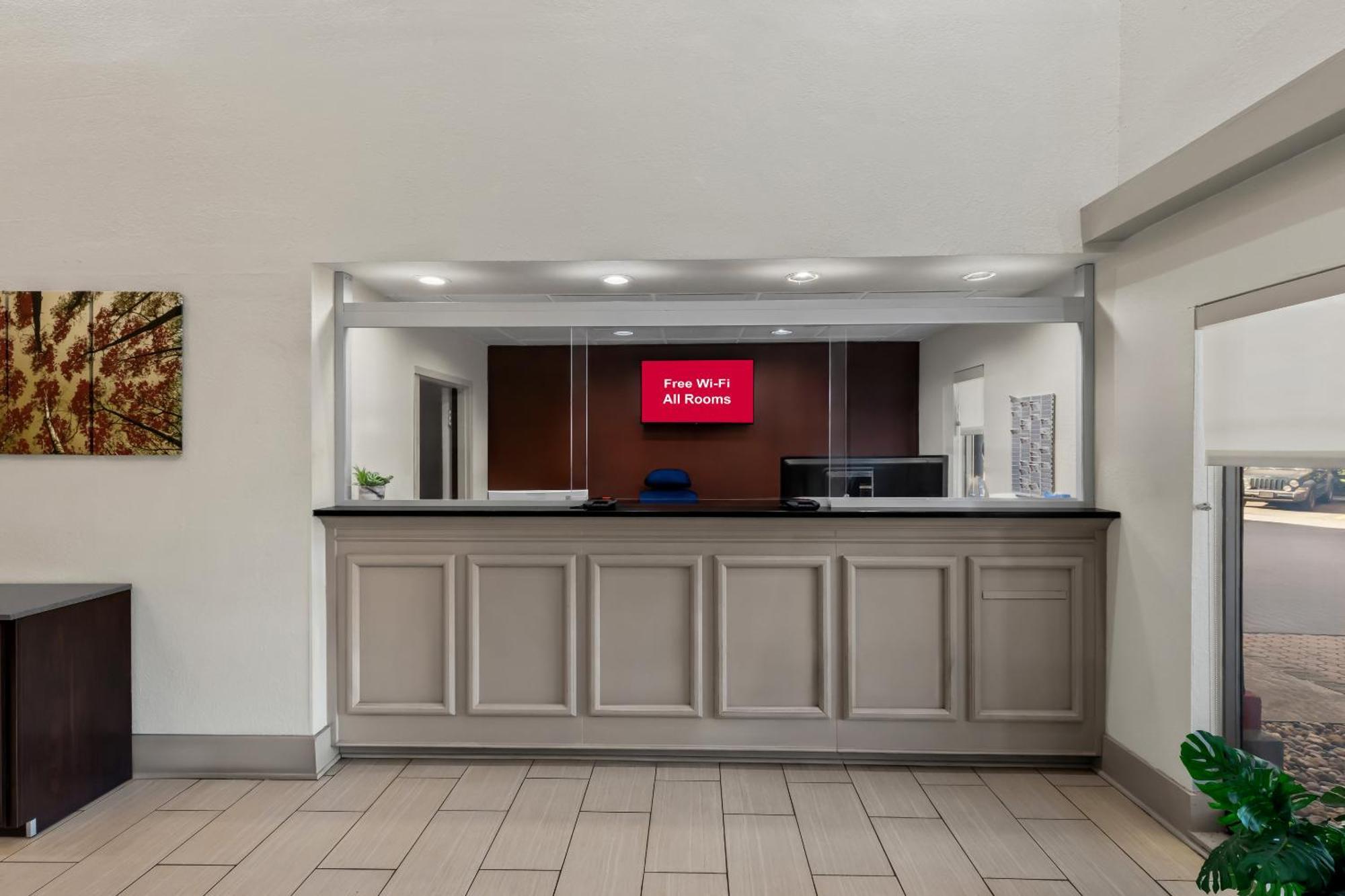 Red Roof Plus+ & Suites Atlanta Airport South College Park Екстериор снимка